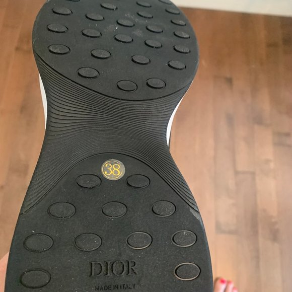 Beautiful Dior Sneakers - Picture 4 of 9